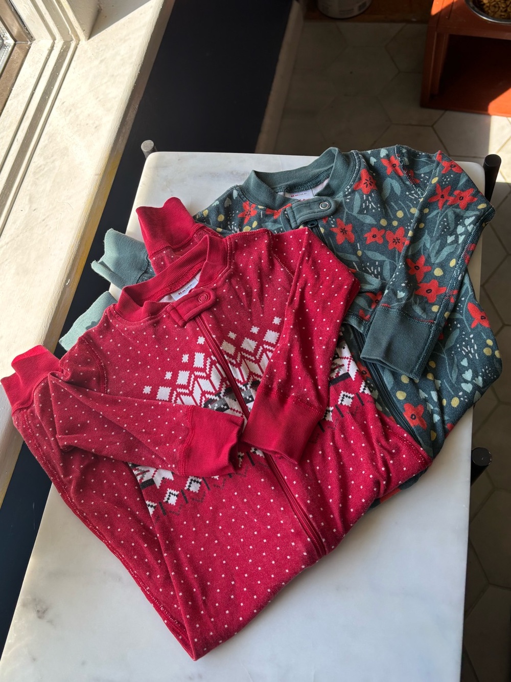 Hanna Andersson 2t holiday pajamas PJs
